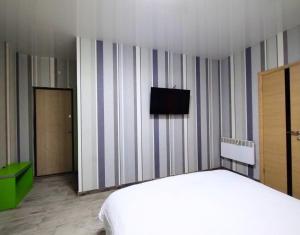 Безпечні апартаменти на цокольному поверсі біля метро