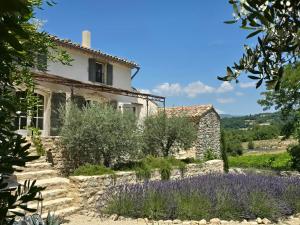 Maisons de vacances Mas Cerisiers : Maison 5 Chambres