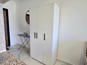 Modern Studio in Shartrez, Shkorpilovsti