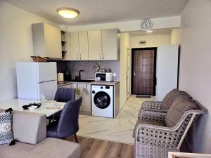 Modern Studio in Shartrez, Shkorpilovsti