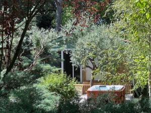 Maisons d'hotes Bleu de Provence, chambre prive, jardin & jacuzzi : photos des chambres