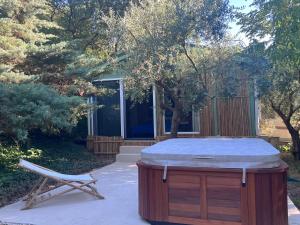 Maisons d'hotes Bleu de Provence, chambre prive, jardin & jacuzzi : photos des chambres