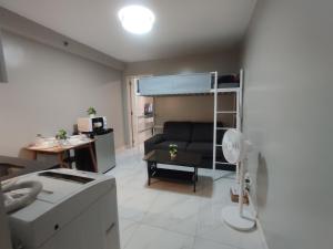 Free Pool Access near MOA 622 - Apartahoteles, Manila