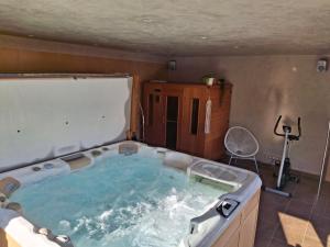 Maisons de vacances Maison d-invites avec jacuzzi privatif 24h sur 24 : photos des chambres
