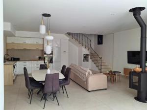 Maisons de vacances Maison d-invites avec jacuzzi privatif 24h sur 24 : photos des chambres