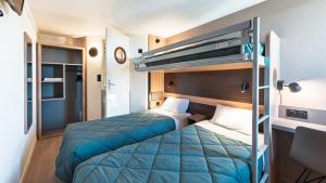 Hotels Premiere Classe Valenciennes Sud - Rouvignies : Chambre Standard - 3 Lits Simples