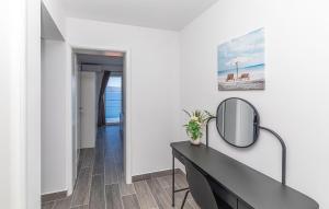 2 Bedroom Stunning Apartment In Stanici