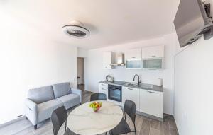 2 Bedroom Stunning Apartment In Stanici 