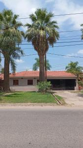 Casa con asador y Garaje a 5 minutos del estadio La Banda Santiago del Estero