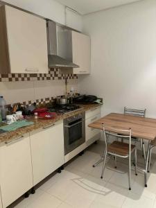 S1 résidence avec piscine et Pied dans leau