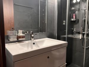 Stylish City Studio 8 From 3 Metro Lines 4th Floor