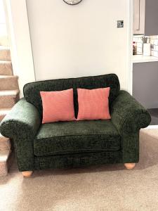 3 bed Modern Home, Vibrant & Stylish, Sleep upto 7