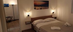 Little House Leonardo Airport