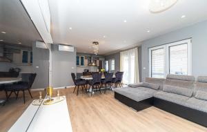 4 Bedroom Awesome Apartment In Stobrec 