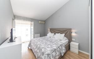 4 Bedroom Awesome Apartment In Stobrec 