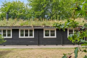 Log House In Dronningmølle, 150 M To The Beach