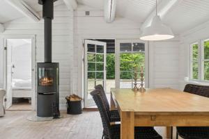 Log House In Dronningmølle 150 M To The Beach
