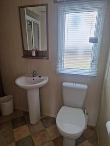 Elms Caravan with sea views at Devon Cliffs