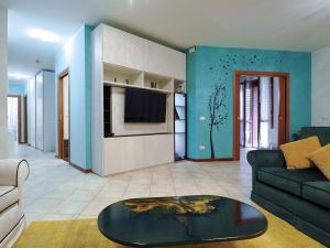 Emerald - Prestigious Apartment 5 Minutes by Car from Old Town