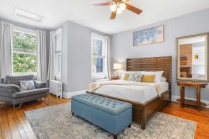 Sojourn Lovely Hill Family Home with Backyard near DC Icons