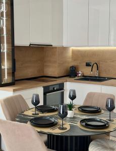 Selena Apartment 50m to Metro with Free Parking