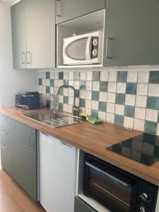 T2 Apartment Eugenie Ocean View Grande Plage and Pool