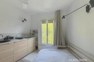 Bright Studio with Open View Voltaire 11th