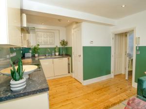 Stylish Steep Hill Apartment Pass the Keys