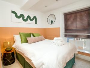 Stylish Steep Hill Apartment Pass the Keys