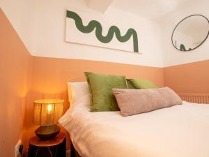 Stylish Steep Hill Apartment Pass the Keys