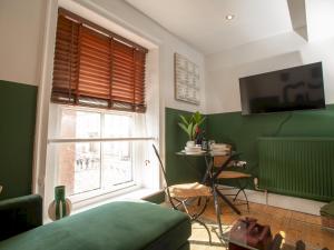 Stylish Steep Hill Apartment Pass the Keys