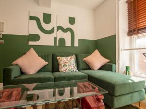 Stylish Steep Hill Apartment Pass the Keys