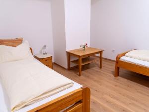 Apartment Wohnung Garten 2 Seeblick by Interhome