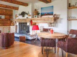 Chalet Victoria-2 by Interhome