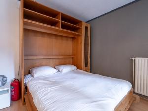 Studio Sealing with balcony by Interhome