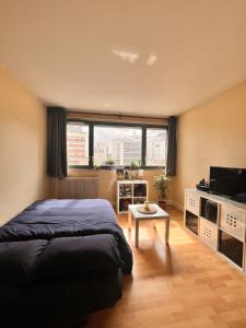 Calm, garden view stay near Paris and the Seine