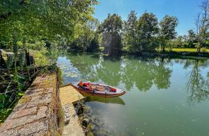 Maisons de vacances Maison cosy avec jardin, riviere et ponton prive : photos des chambres