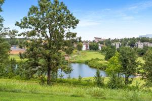 Americondo -Sleeps 8 Only blocks from 76 Strip