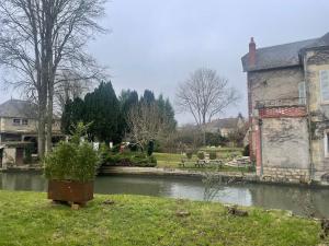 Le Douze, au bord de la rivière