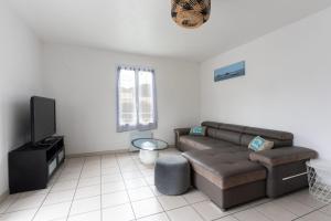 Maisons de vacances Beautiful House With Terrace Garden And Wi Fi : photos des chambres