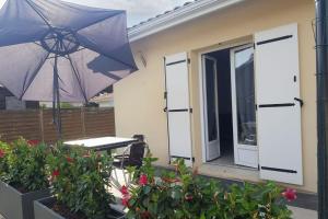 Maisons de vacances Beautiful House With Terrace Garden And Wi Fi : photos des chambres