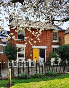 Writers Retreat in the heart of Ashford Town