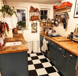 Writers Retreat in the heart of Ashford Town