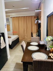 Hotel like Studio with balcony WIFI Neflix at Megaworld Iloilo