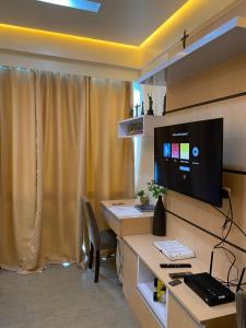 Hotel like Studio with balcony WIFI Neflix at Megaworld Iloilo
