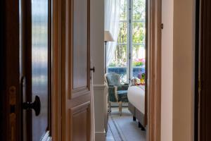 Hotels Hotel Du Quai Voltaire : Two Prestige Connecting Rooms with Seine River View
