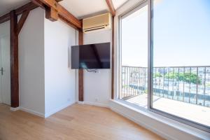 Eiffel Tower View with AC