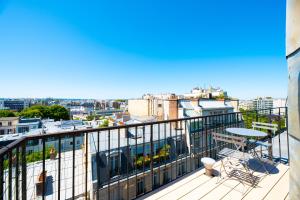 Eiffel Tower View with AC