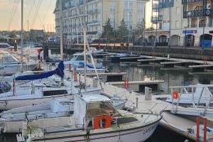 Maisons de vacances Nice house with garden near the beach : photos des chambres