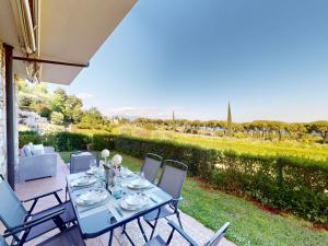 Horizon Apartment by Bookinggardalake